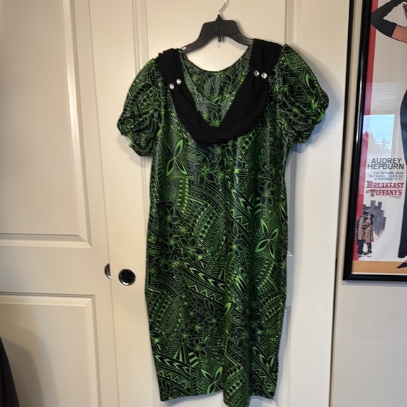 Green Patterned Dress - Picture 1 of 9